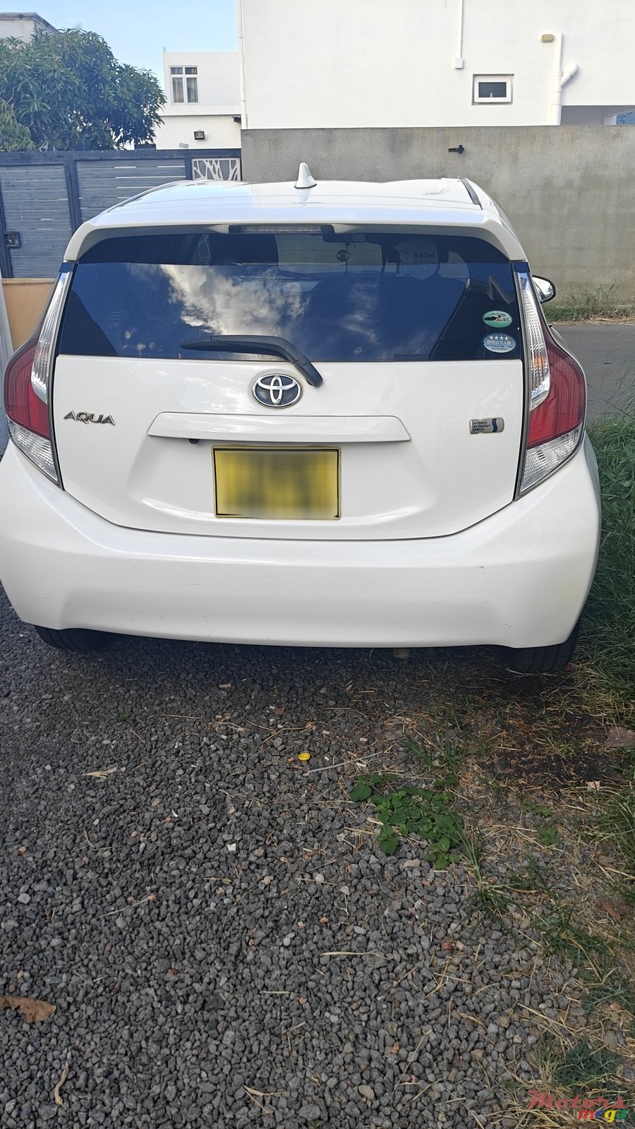 2015' Toyota Aqua photo #2