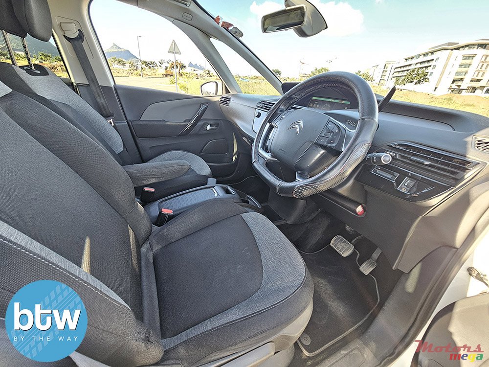 2017' Citroen C4 Picasso photo #5
