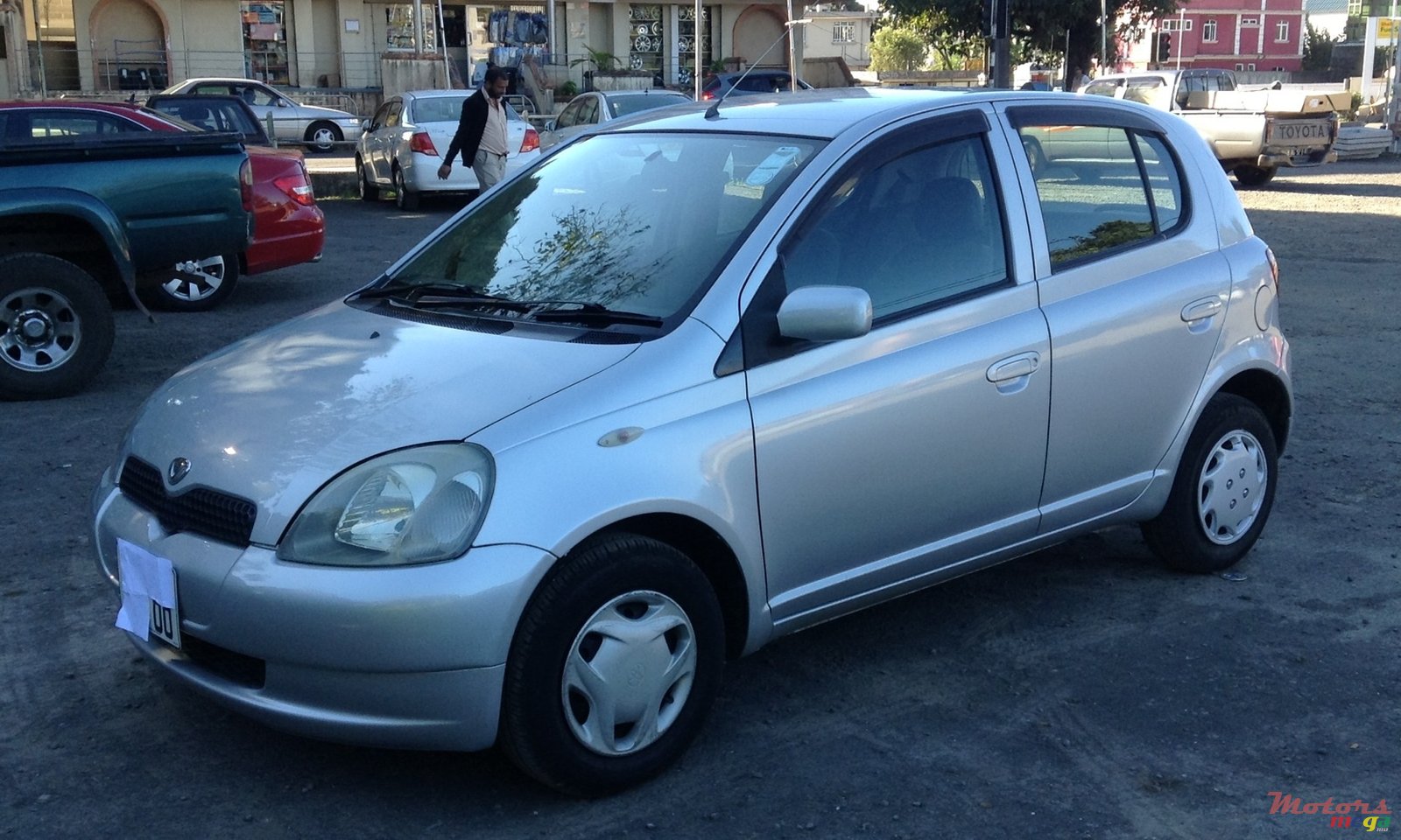 2000' Toyota Vitz photo #2