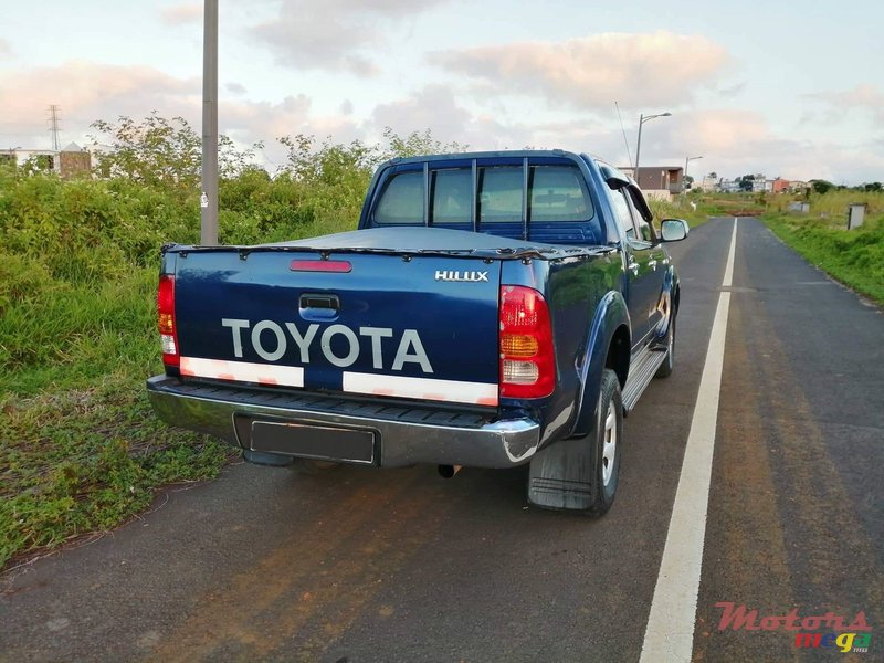 2006' Toyota Hilux photo #2