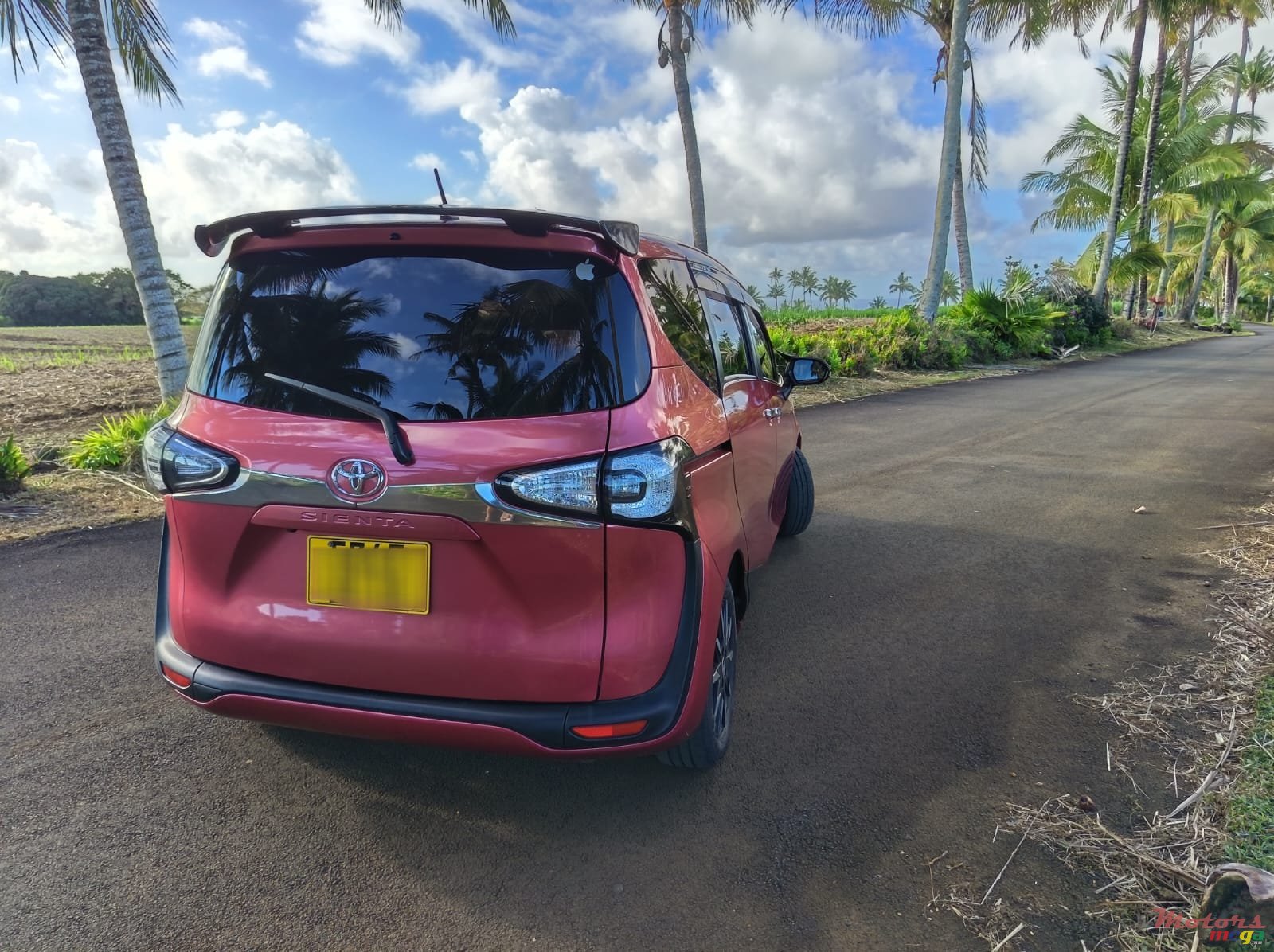 2016' Toyota Sienna photo #2