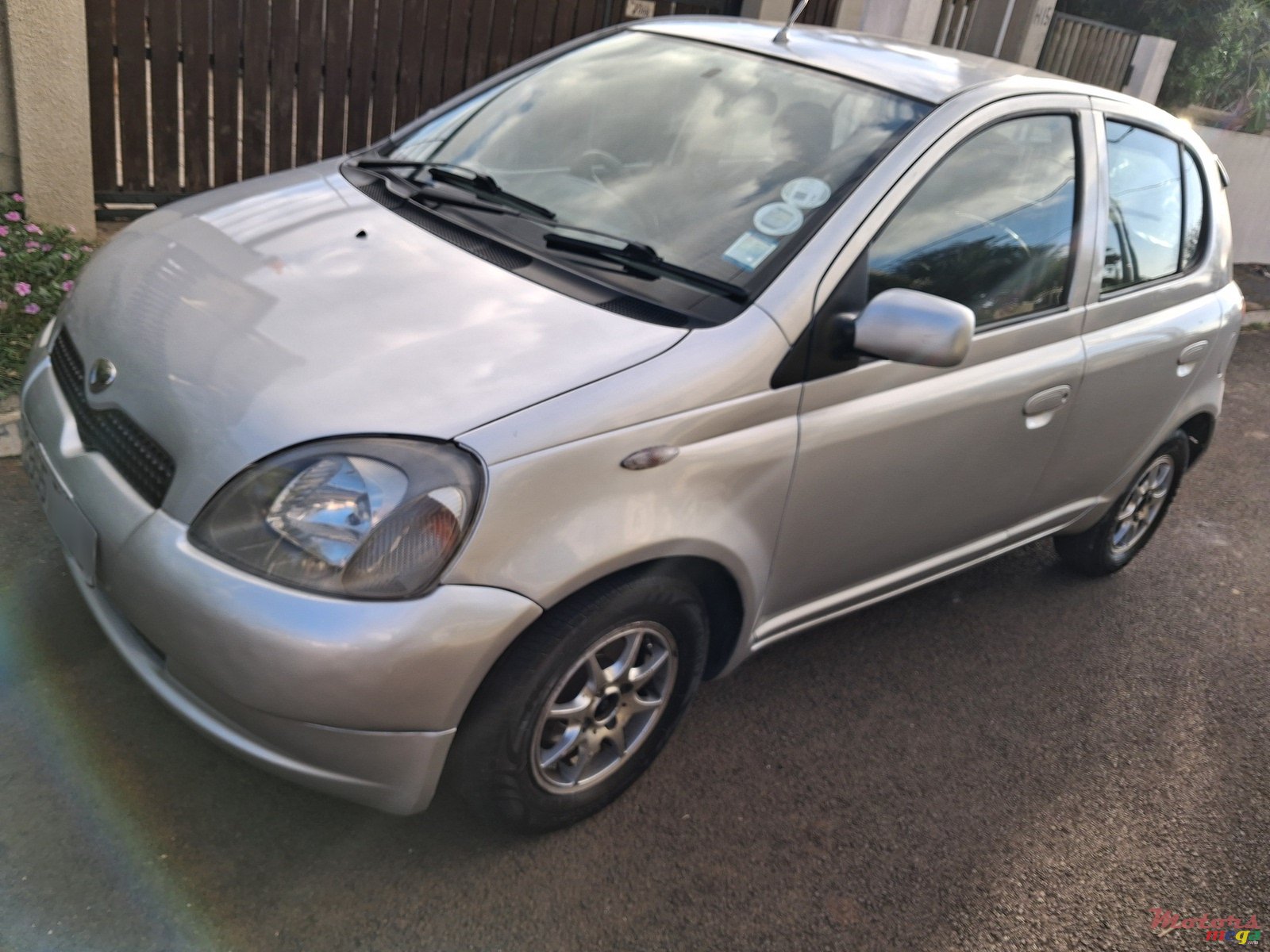 2000' Toyota Vitz photo #7