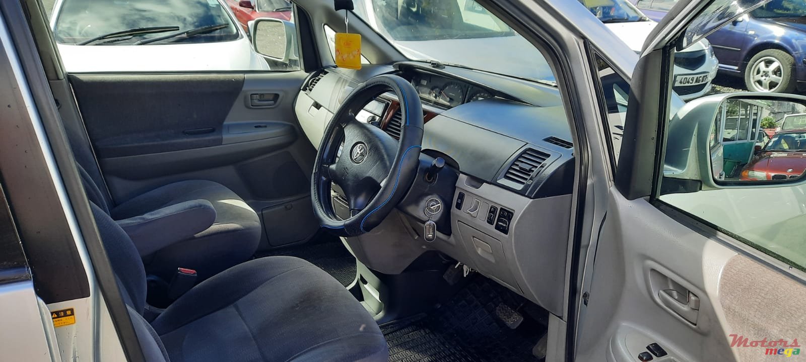 2003' Toyota Noah photo #6