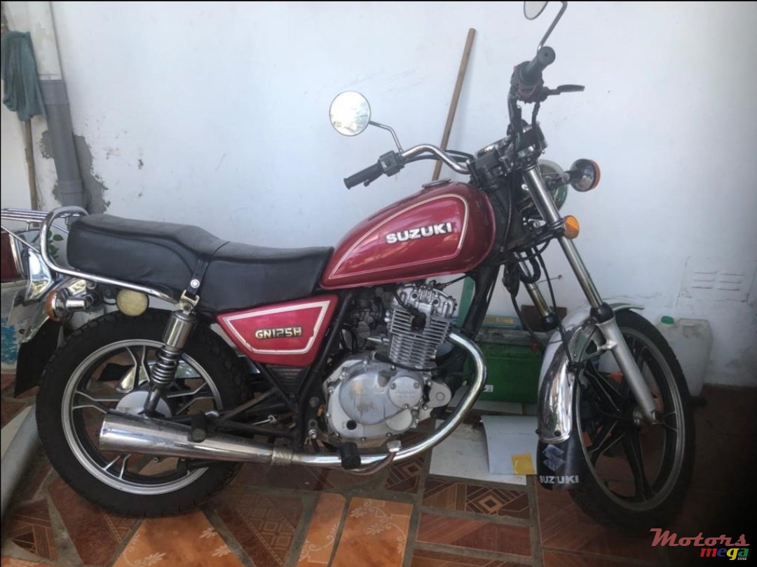 2010' Suzuki Gn125 serie V photo #1