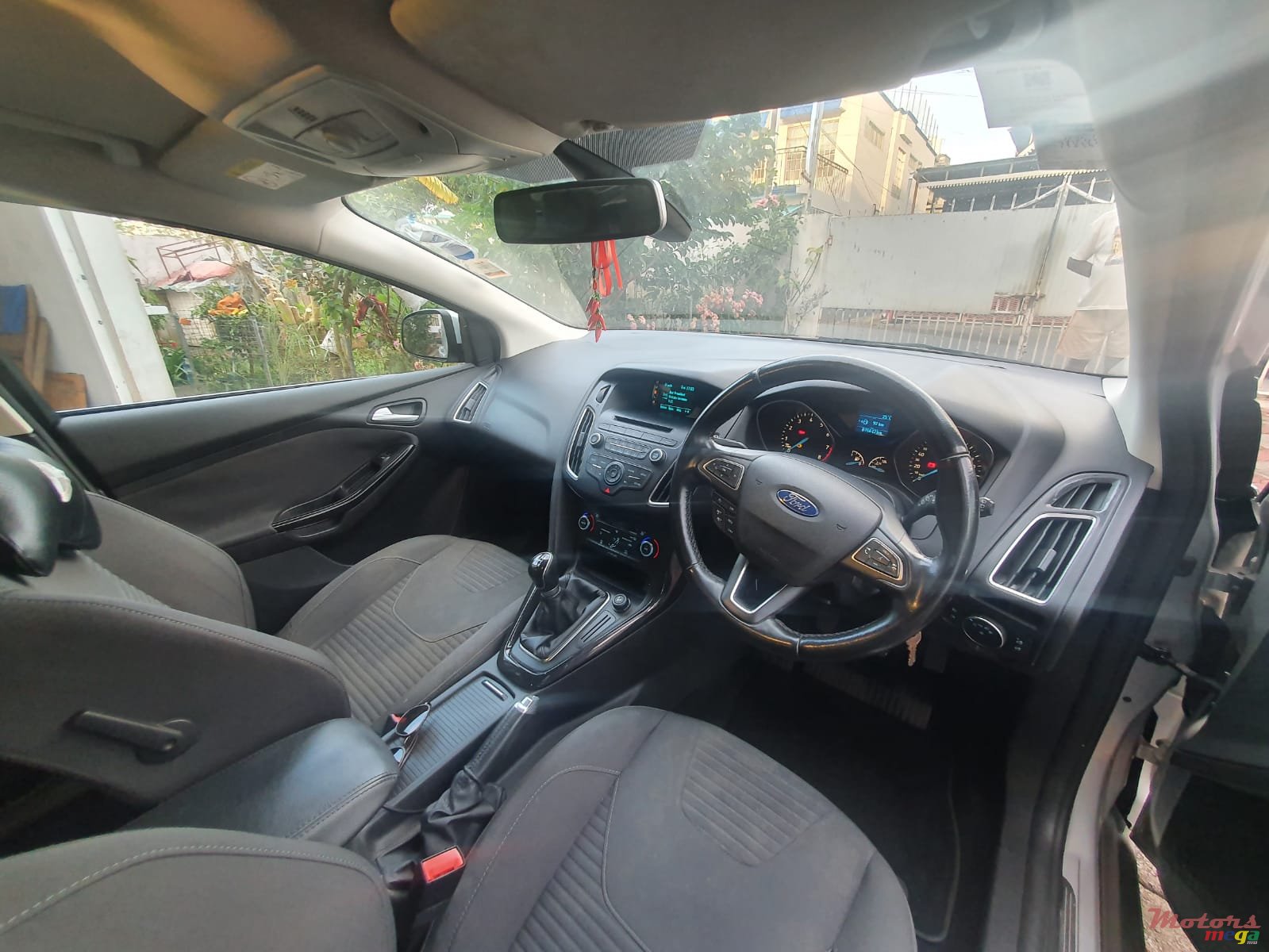 2016' Ford Focus Titanium photo #2