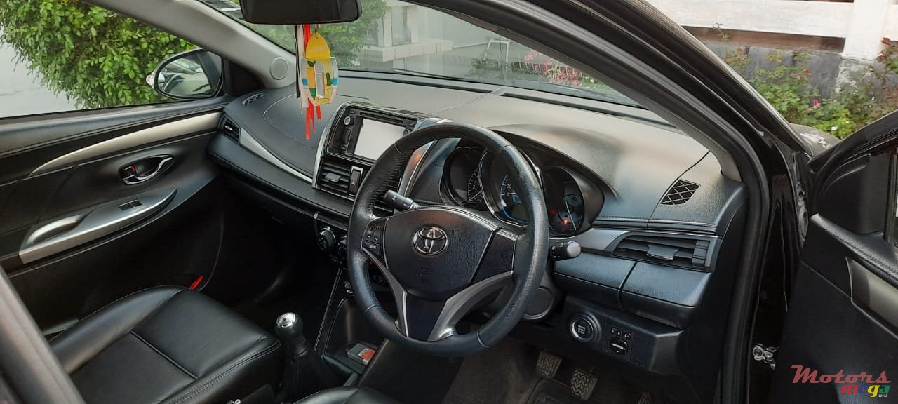 2016' Toyota Yaris photo #4