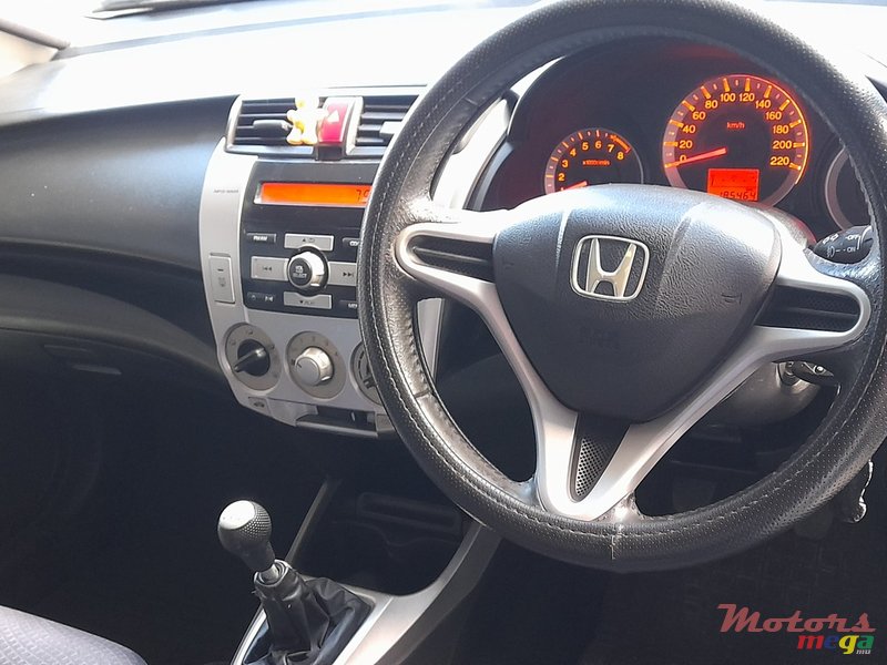 2011' Honda City photo #2