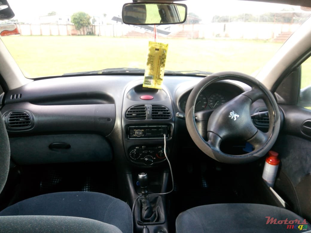 2001' Peugeot 206 photo #2