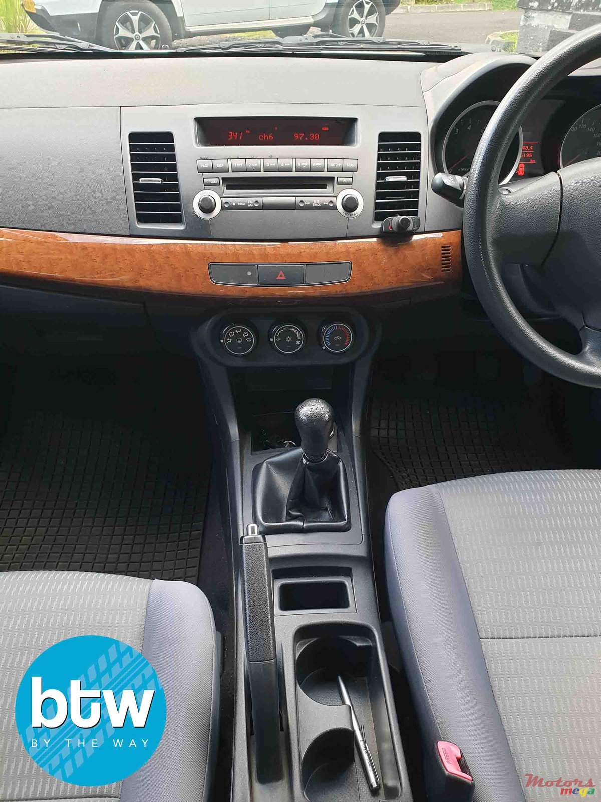 2013' Mitsubishi Lancer EX photo #6