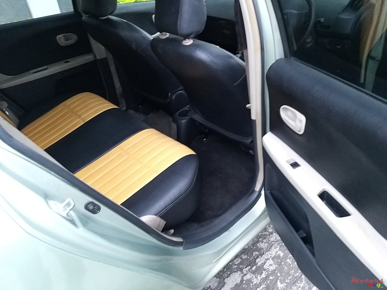 2007' Toyota Vitz KSP90 photo #4