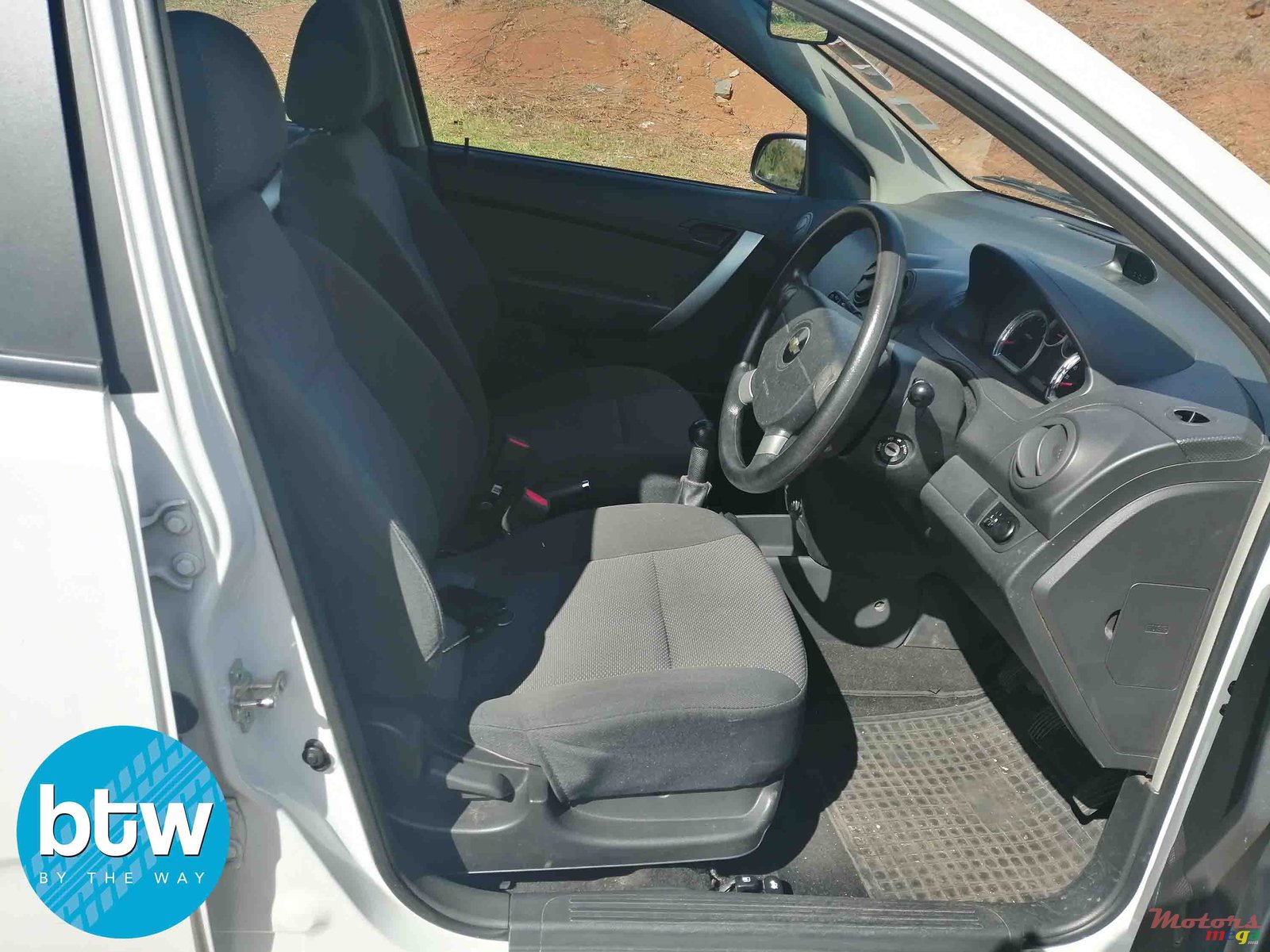 2012' Chevrolet Aveo LS photo #4