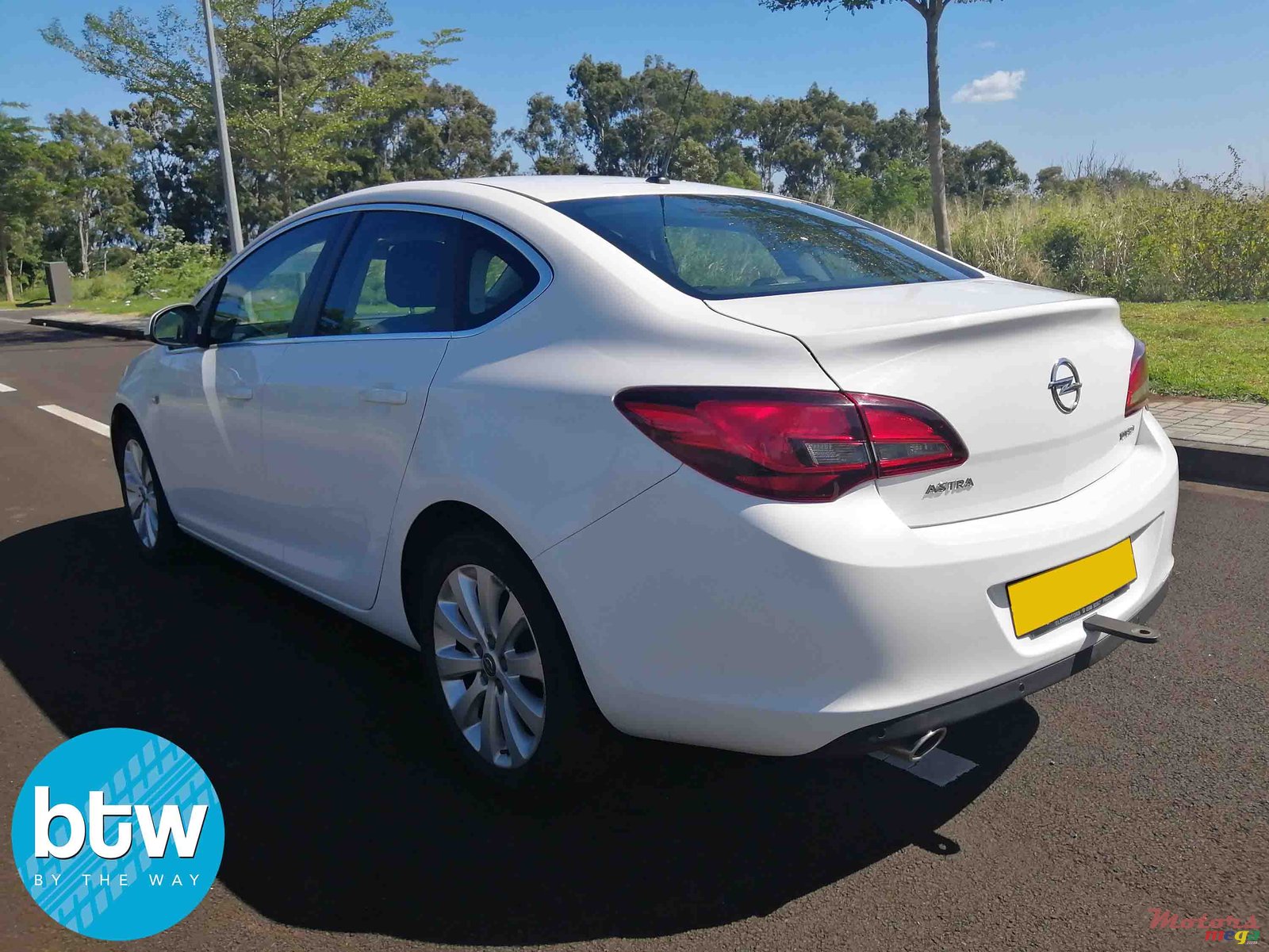 2014' Opel Astra 1.4 Turbo photo #2