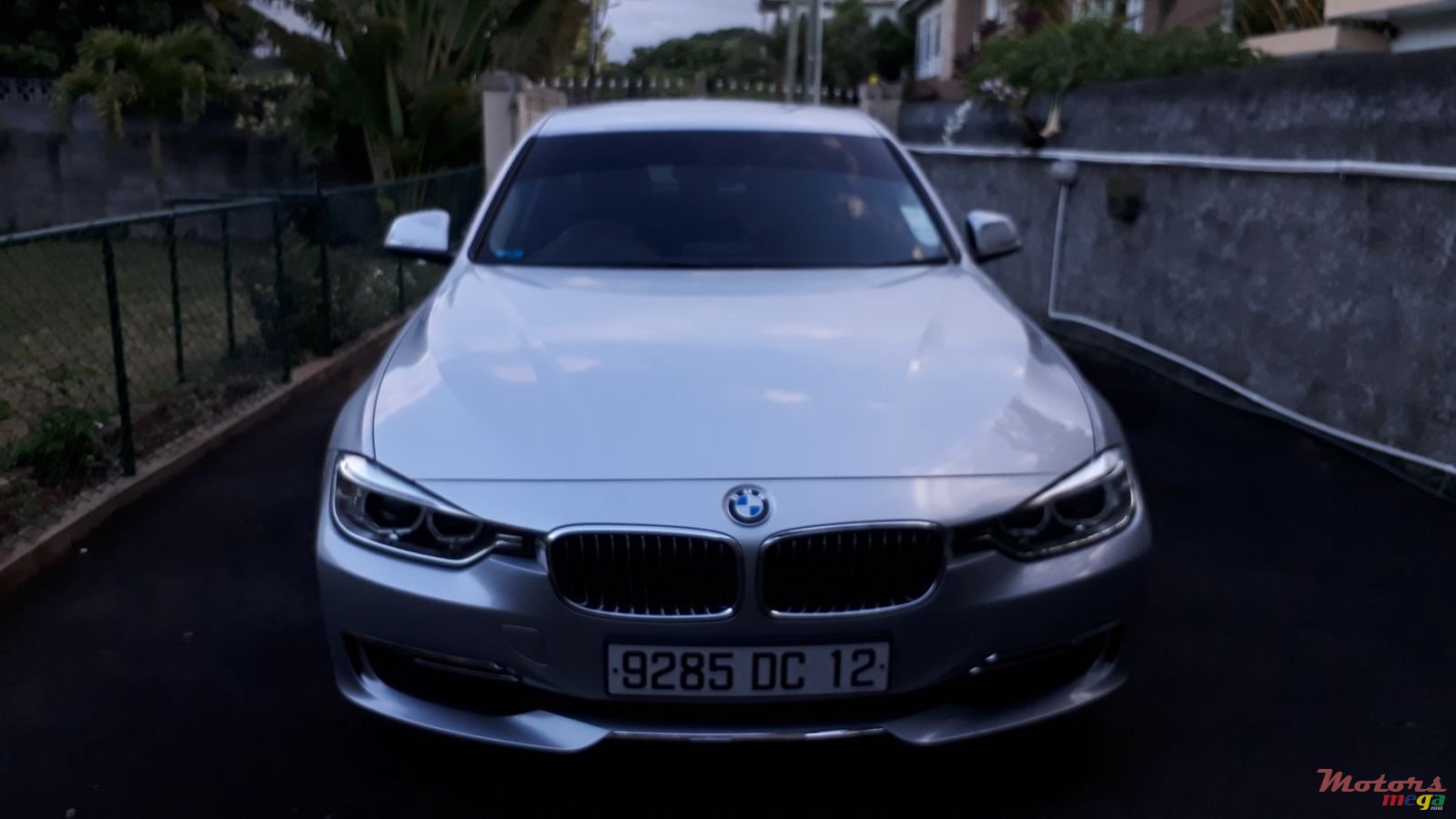 2012' BMW 3 Series Sedan photo #3