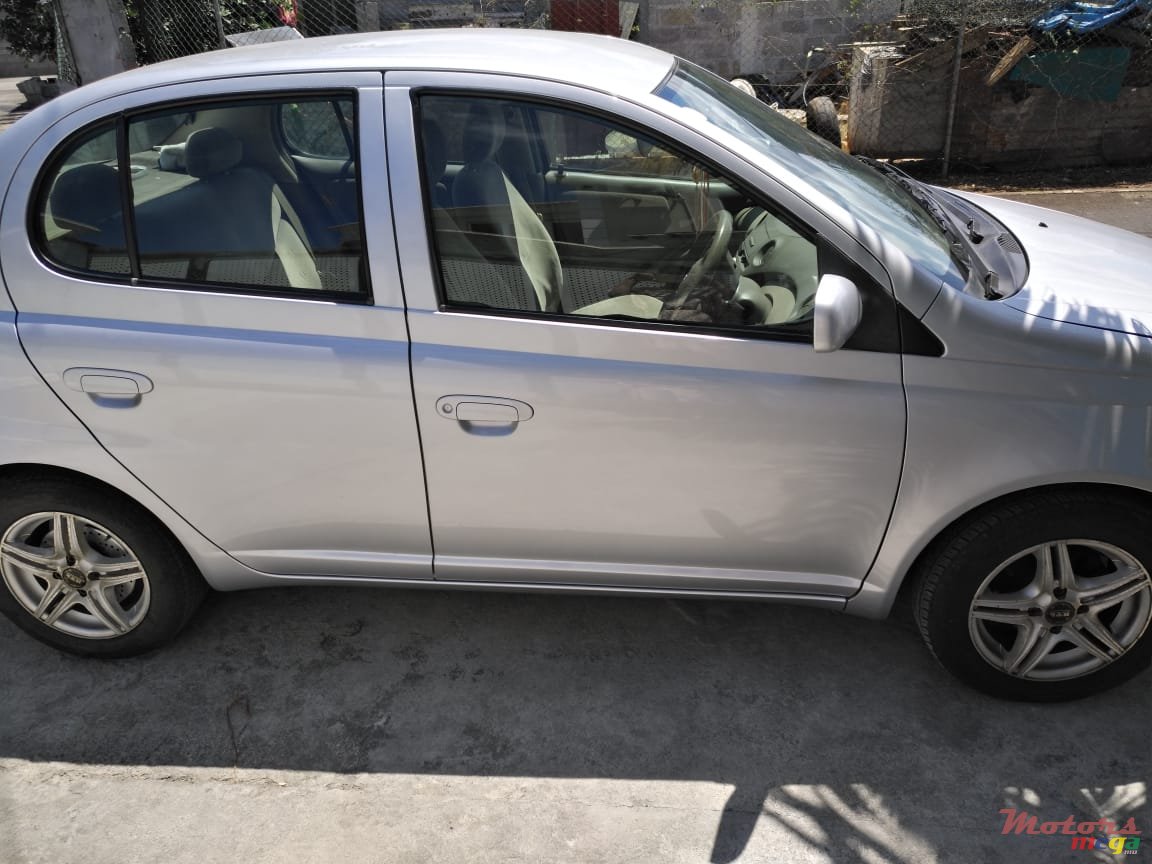 2002' Toyota photo #3