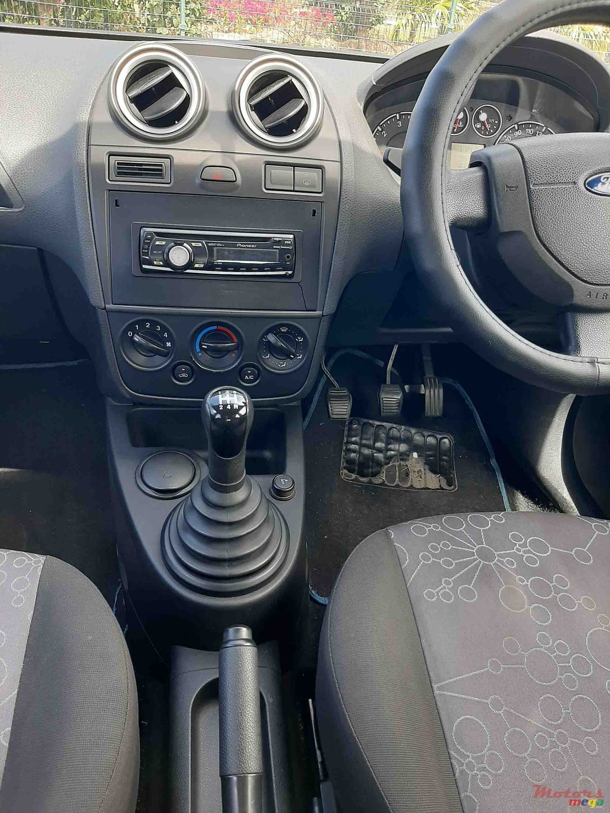 2006' Ford Fiesta photo #5