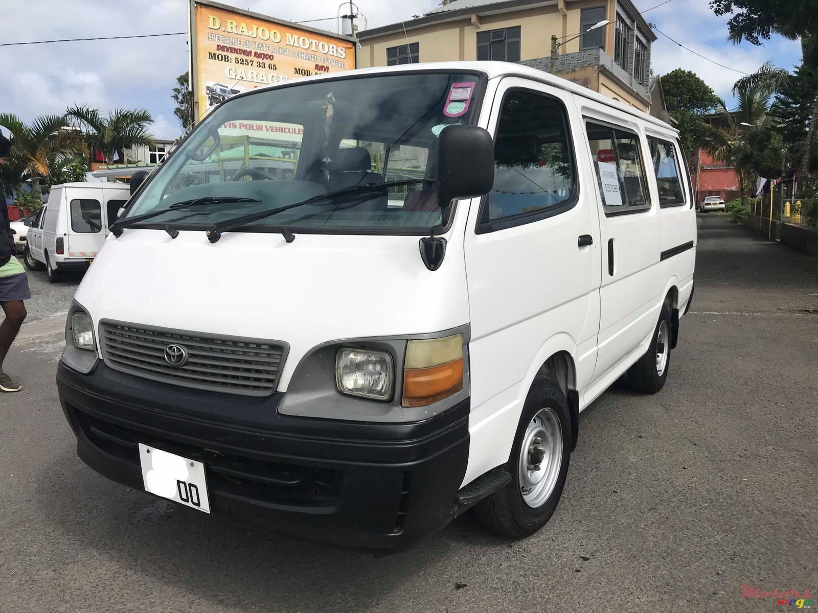 2000' Toyota Hiace photo #3