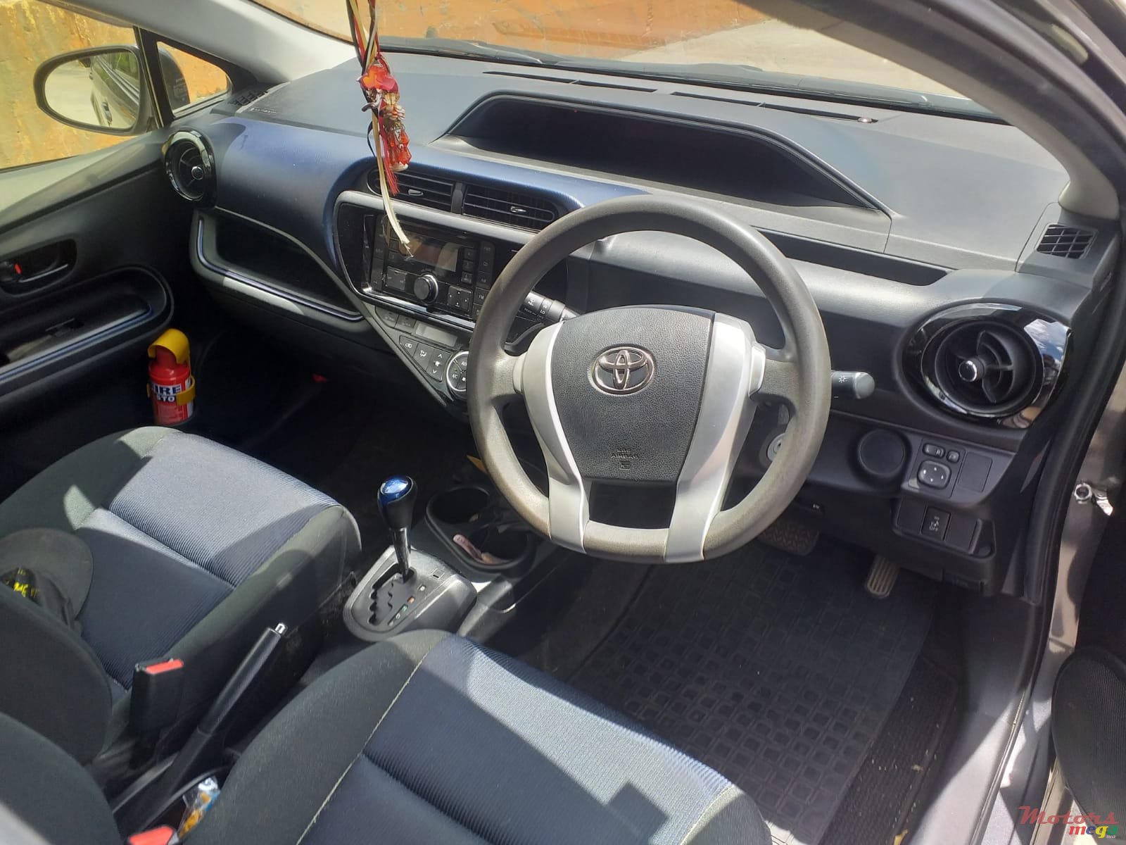 2015' Toyota Aqua photo #3