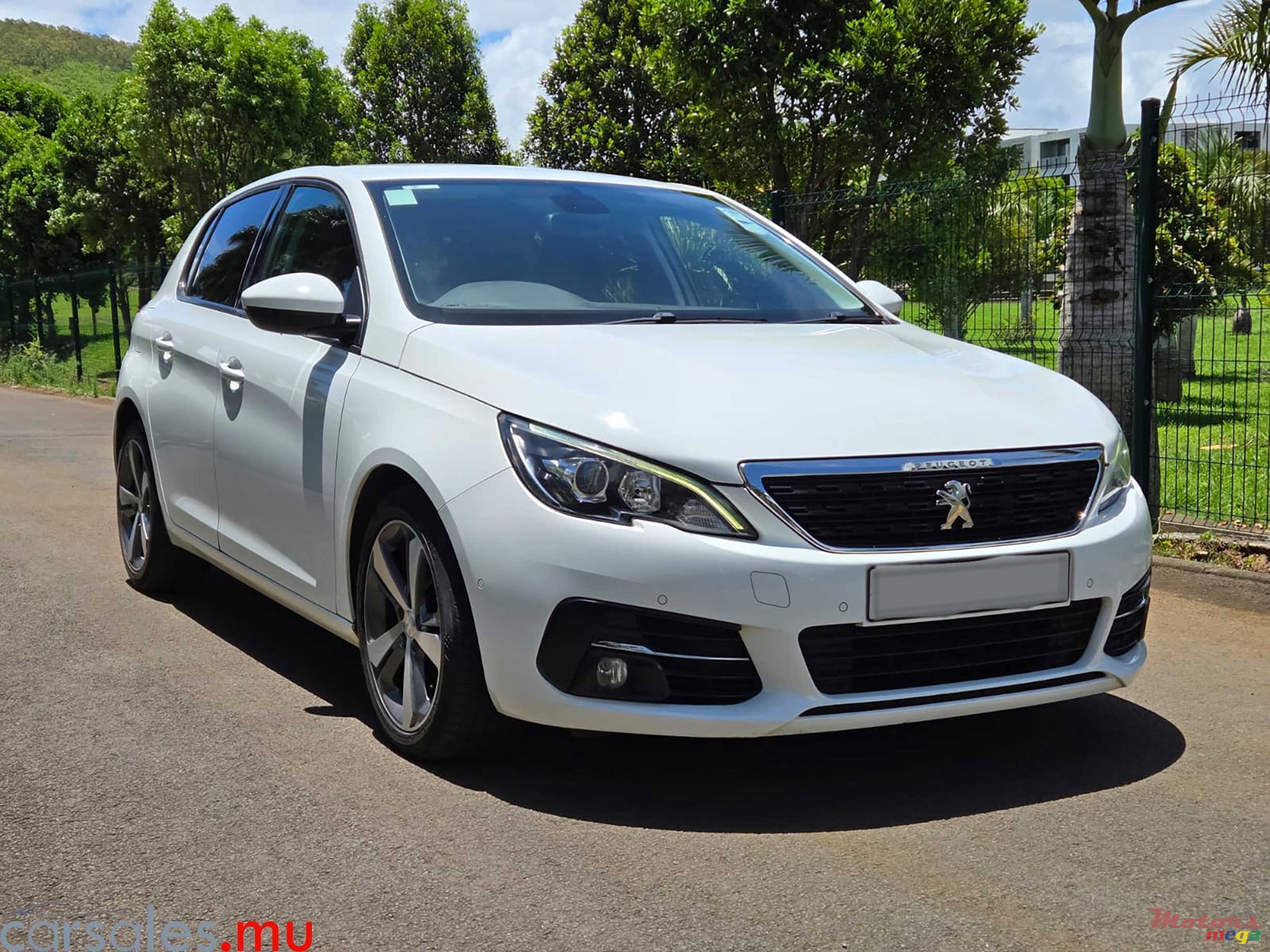 2018' Peugeot 308 1.6 Allure photo #2