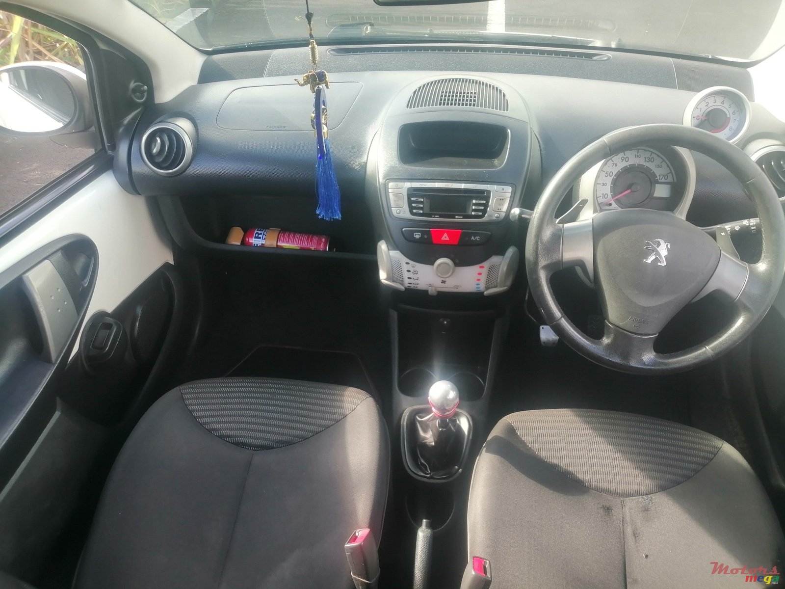 2012' Peugeot 107 photo #6