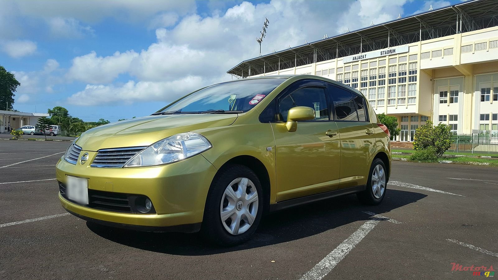 2005' Nissan Tiida photo #1