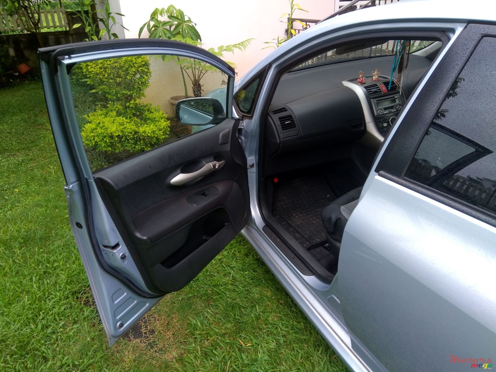 2009' Toyota Auris photo #7