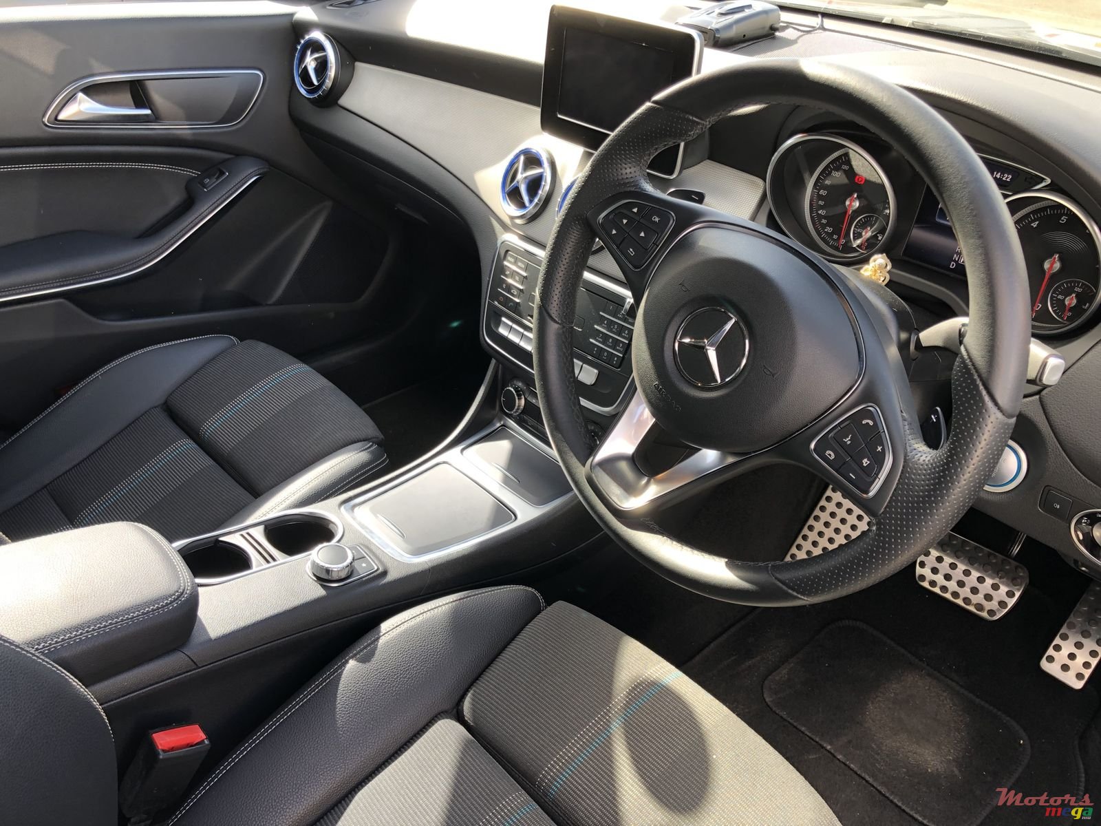 2017' Mercedes-Benz CLA 200 Urban line photo #4