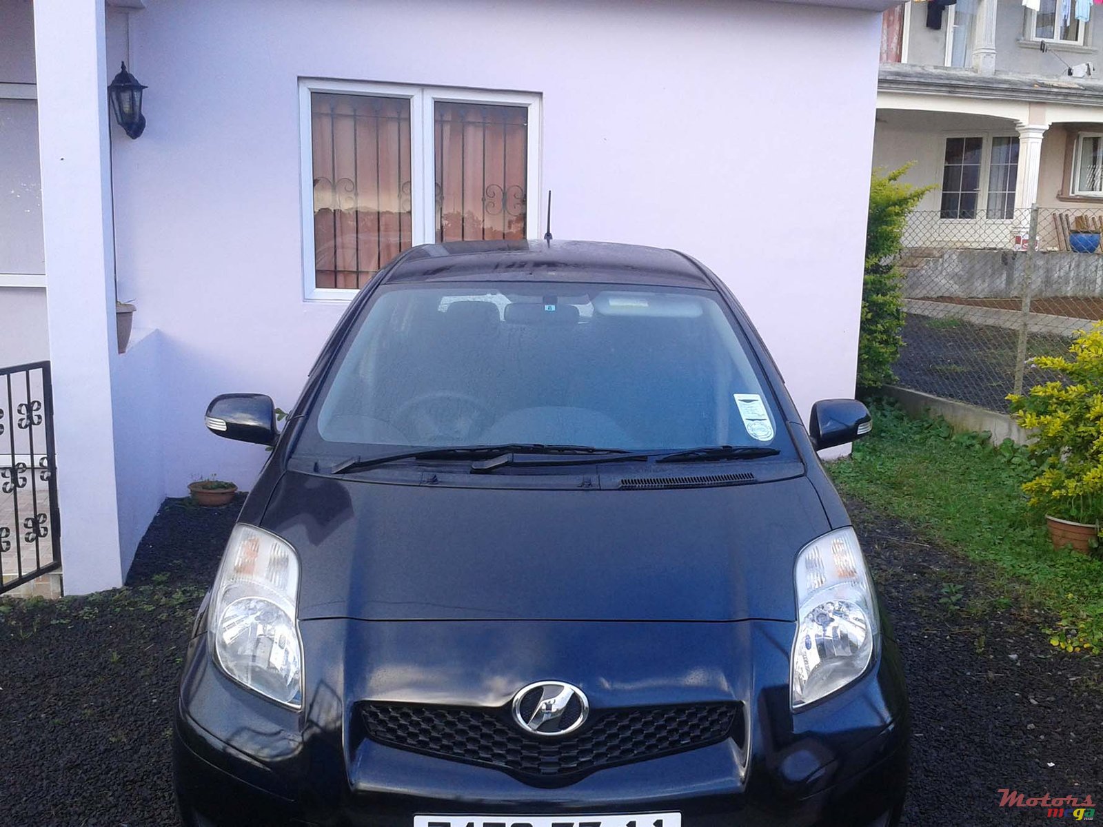 2011' Toyota Vitz photo #1