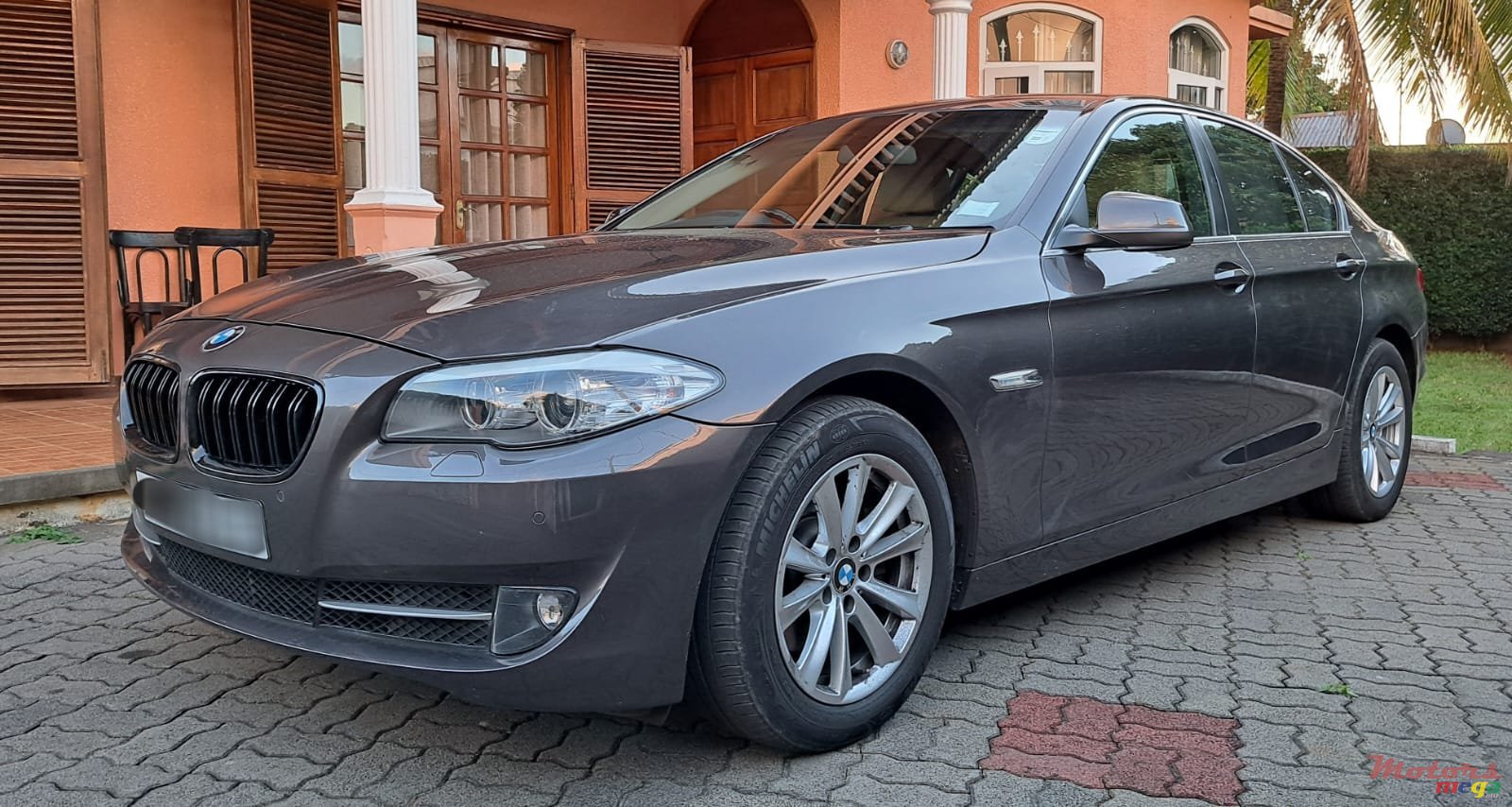 2013' BMW 520 photo #2