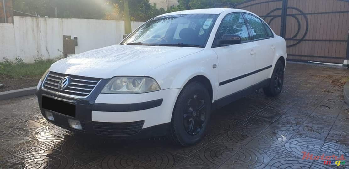 2003' Volkswagen Passat Original photo #6