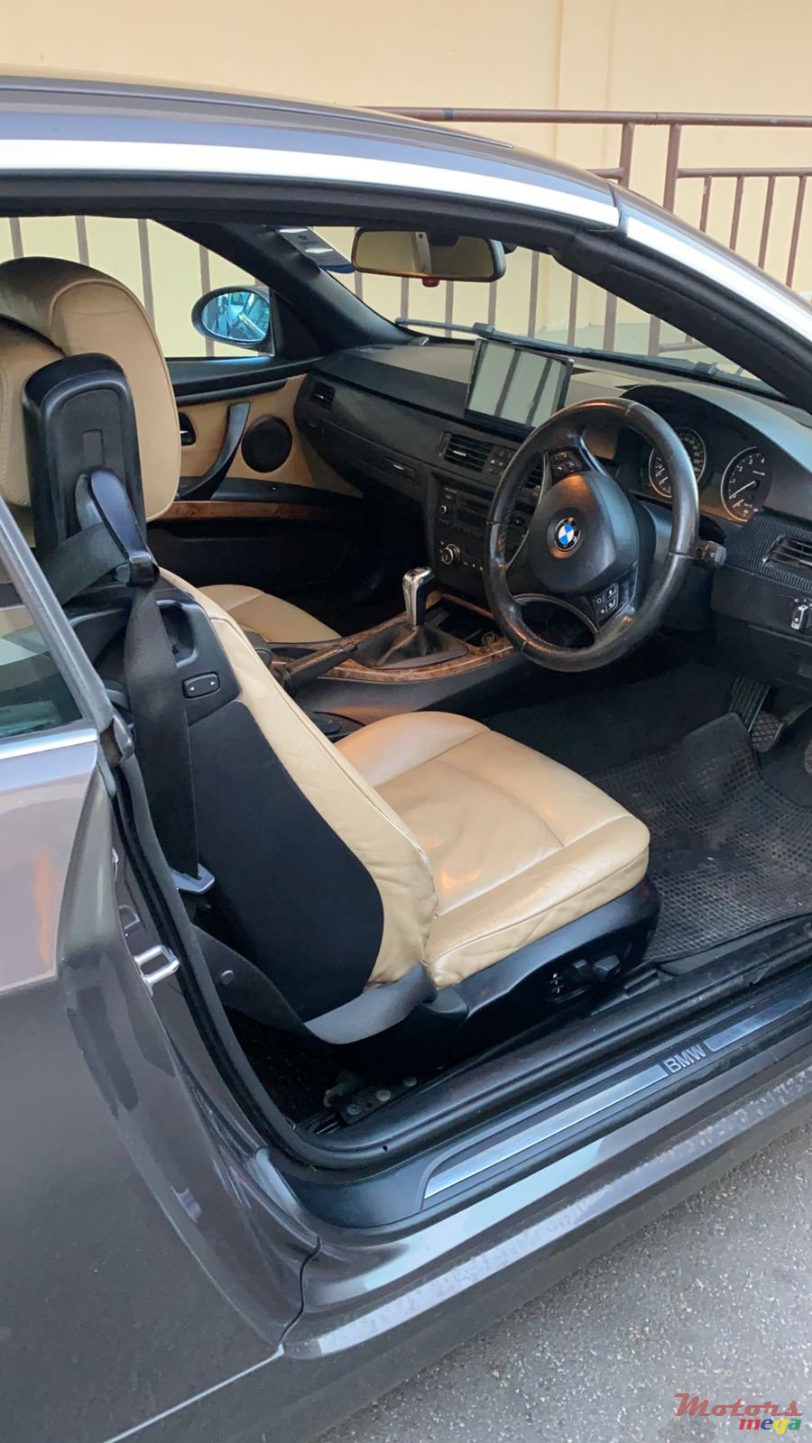 2010' BMW 325 photo #2