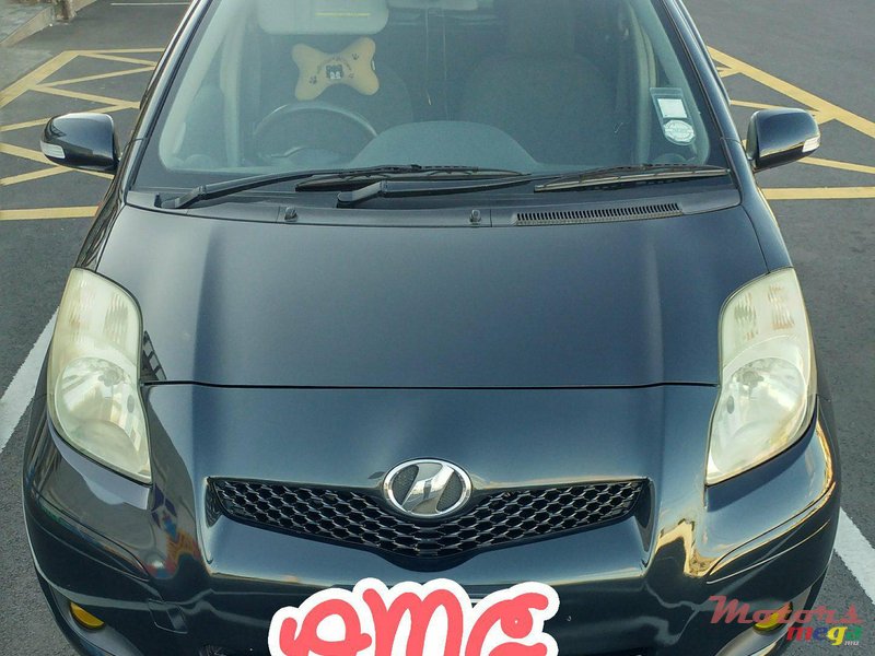 2009' Toyota Vitz photo #1