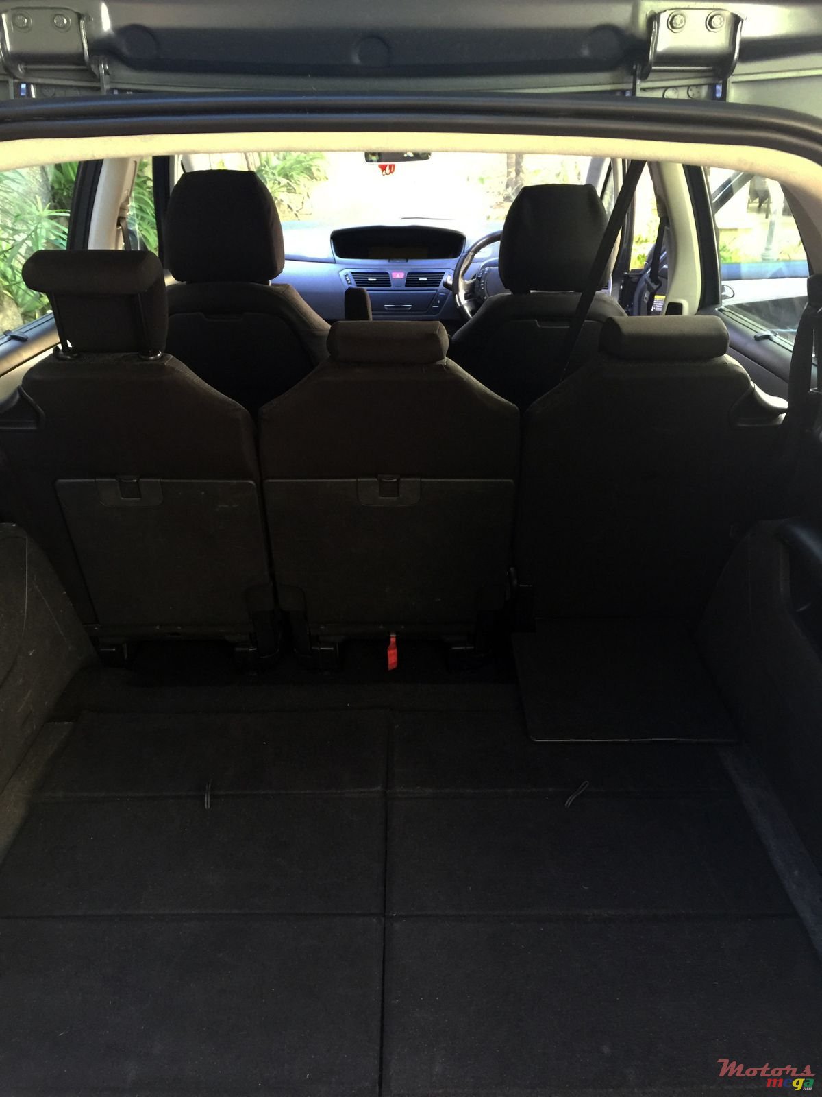 2011' Citroen Grand C4 Picasso photo #5