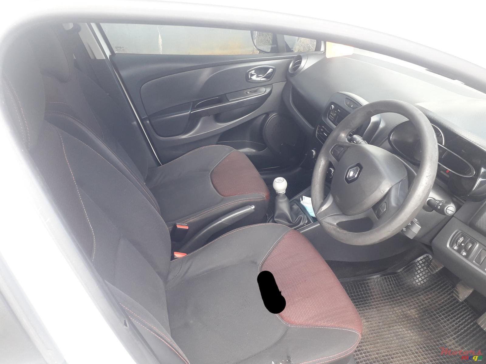 2013' Renault Clio photo #1