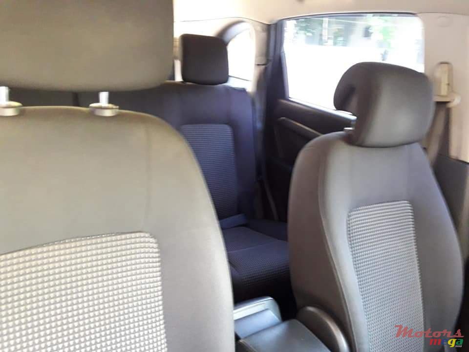2007' Chevrolet Captiva 7 seater photo #3