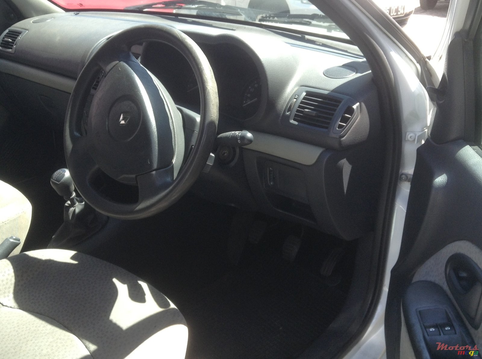 2006' Renault Clio photo #4