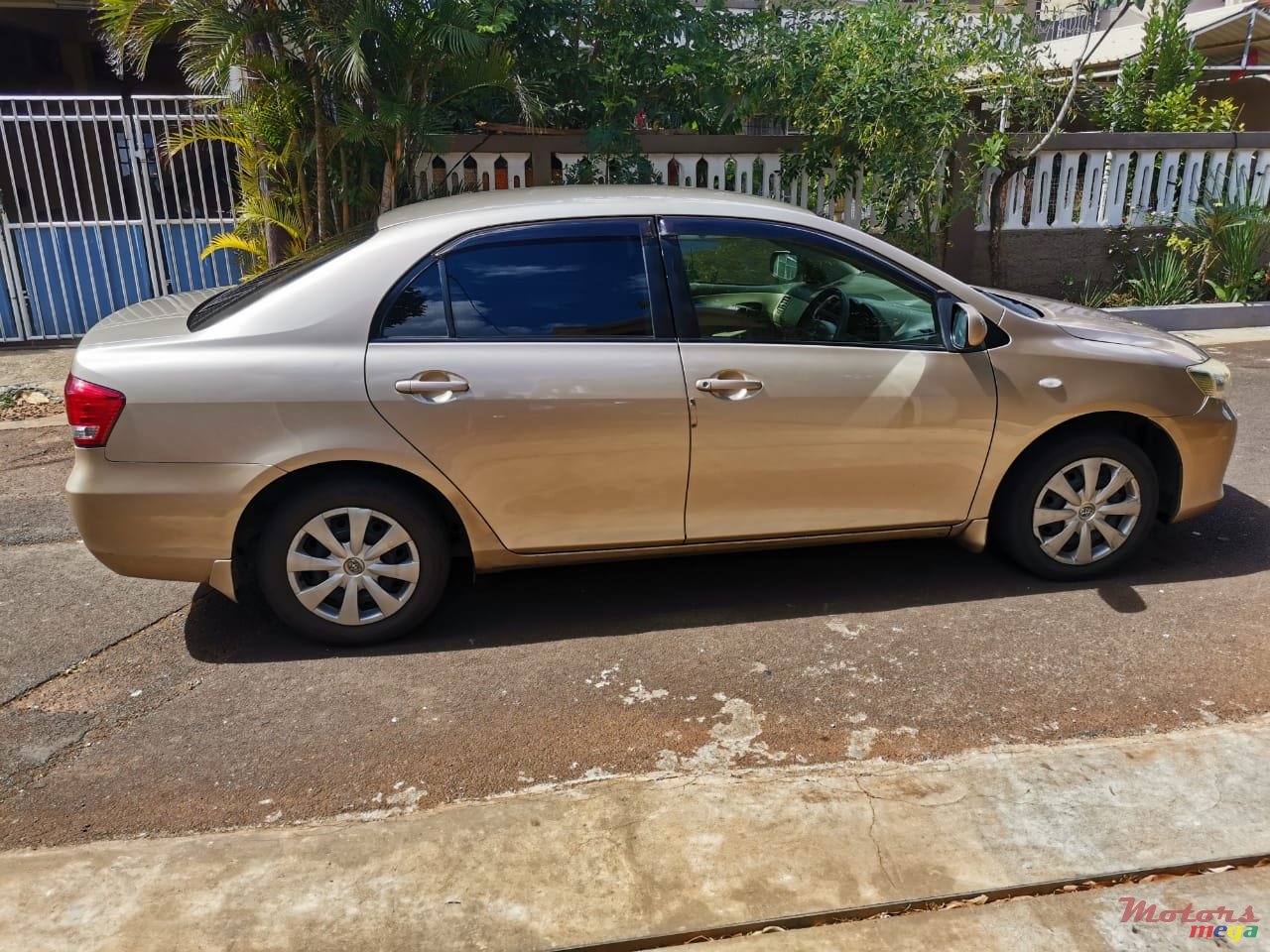 2010' Toyota Axio photo #3