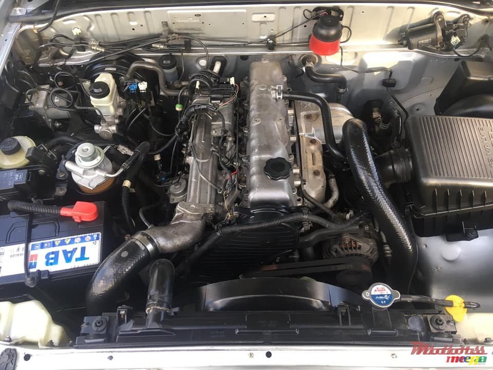 2010' Mitsubishi L200 Sportero 4x2 photo #6