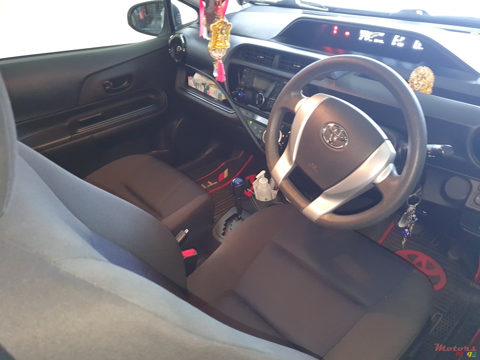 2016' Toyota Aqua photo #6