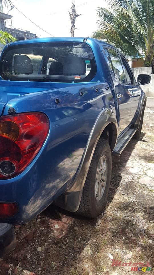 2010' Mitsubishi L 200 4-4 turbo photo #3