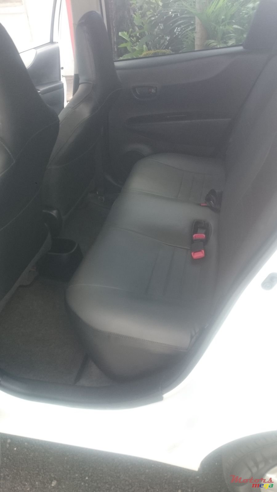 2012' Toyota Vitz photo #6