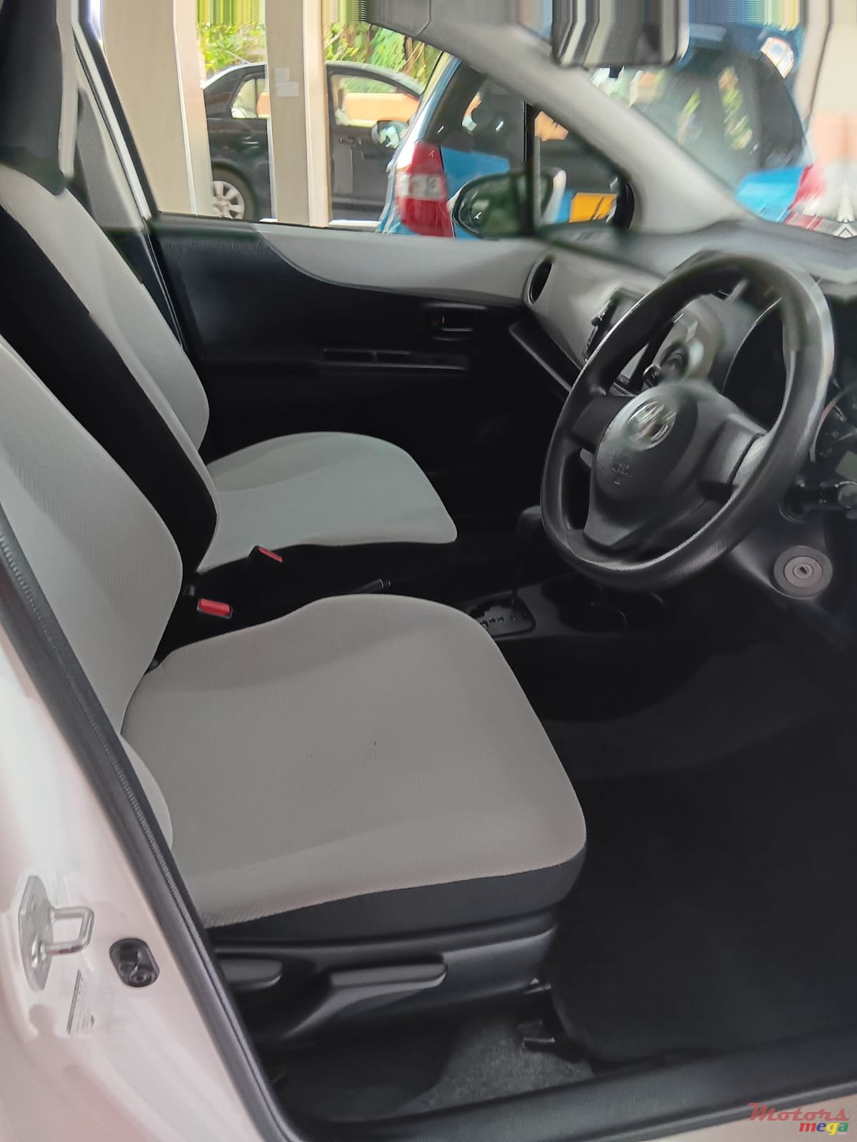 2012' Toyota Vitz photo #3