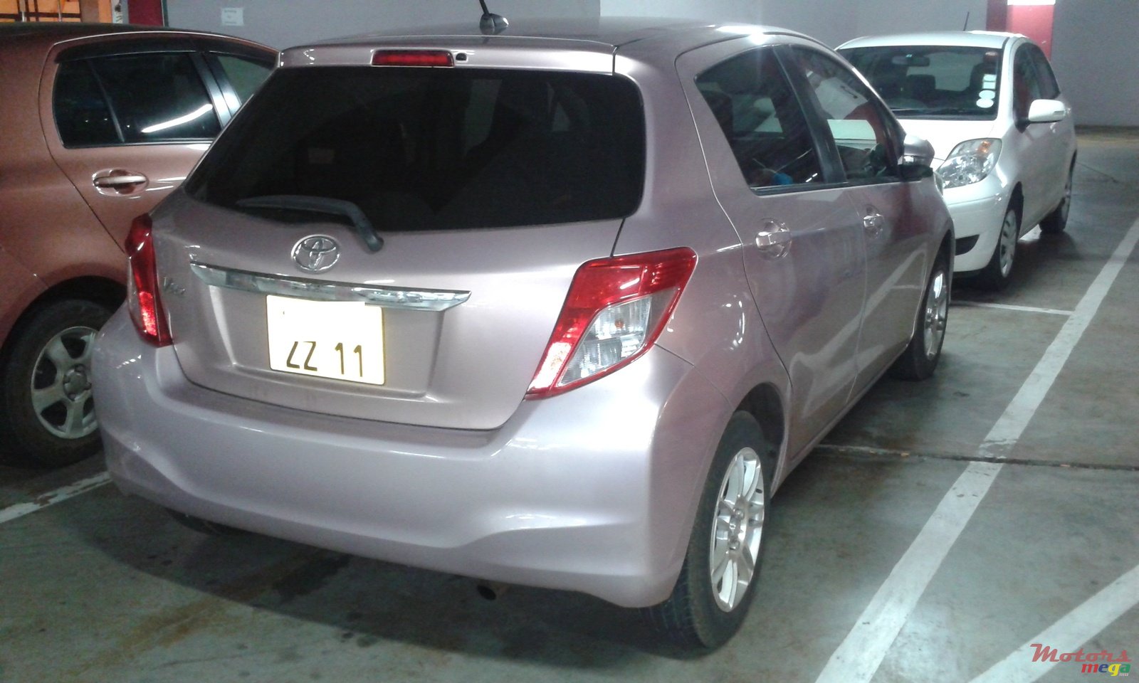 2011' Toyota Vitz photo #2