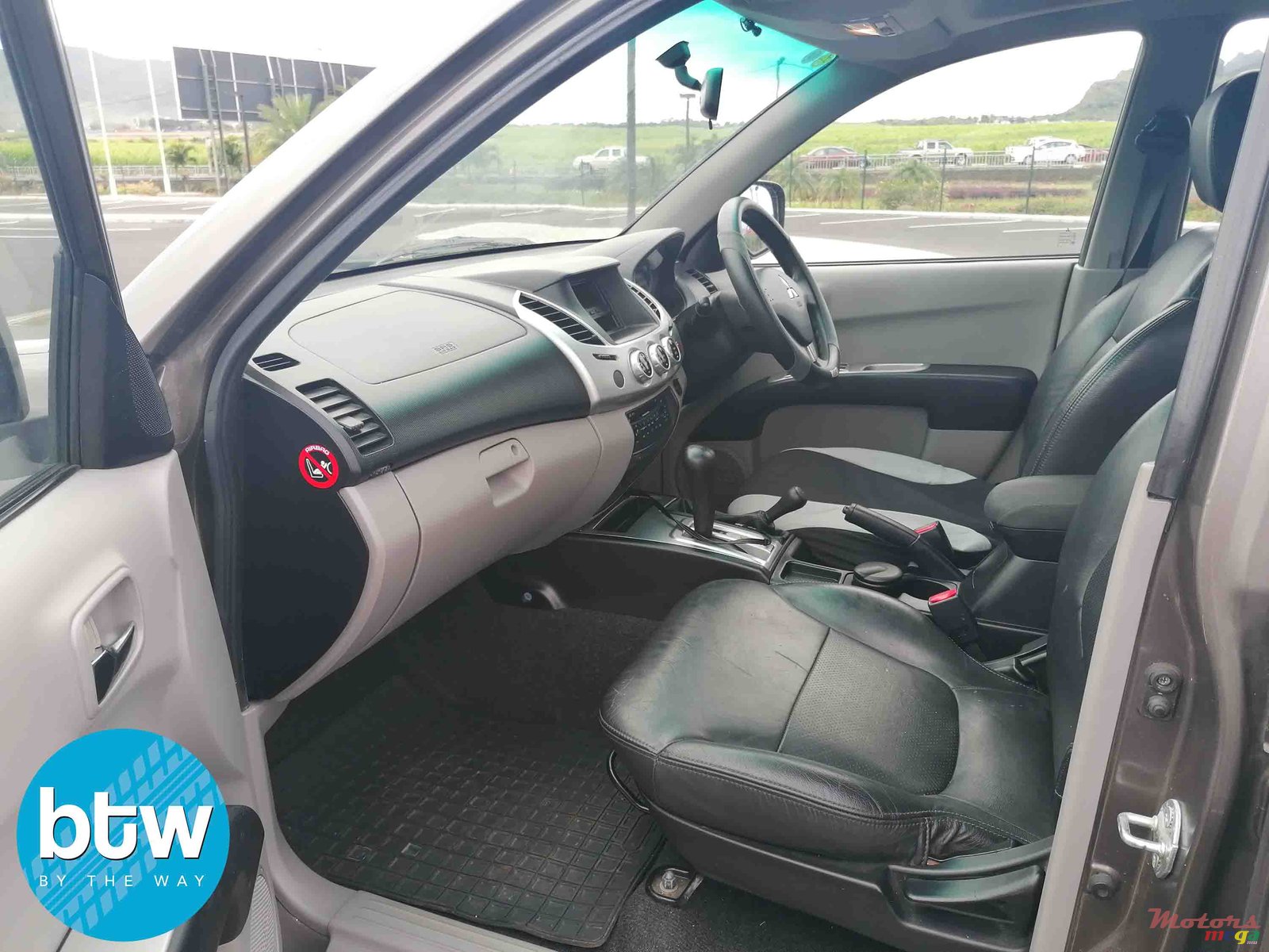 2011' Mitsubishi L 200 Sportero photo #3