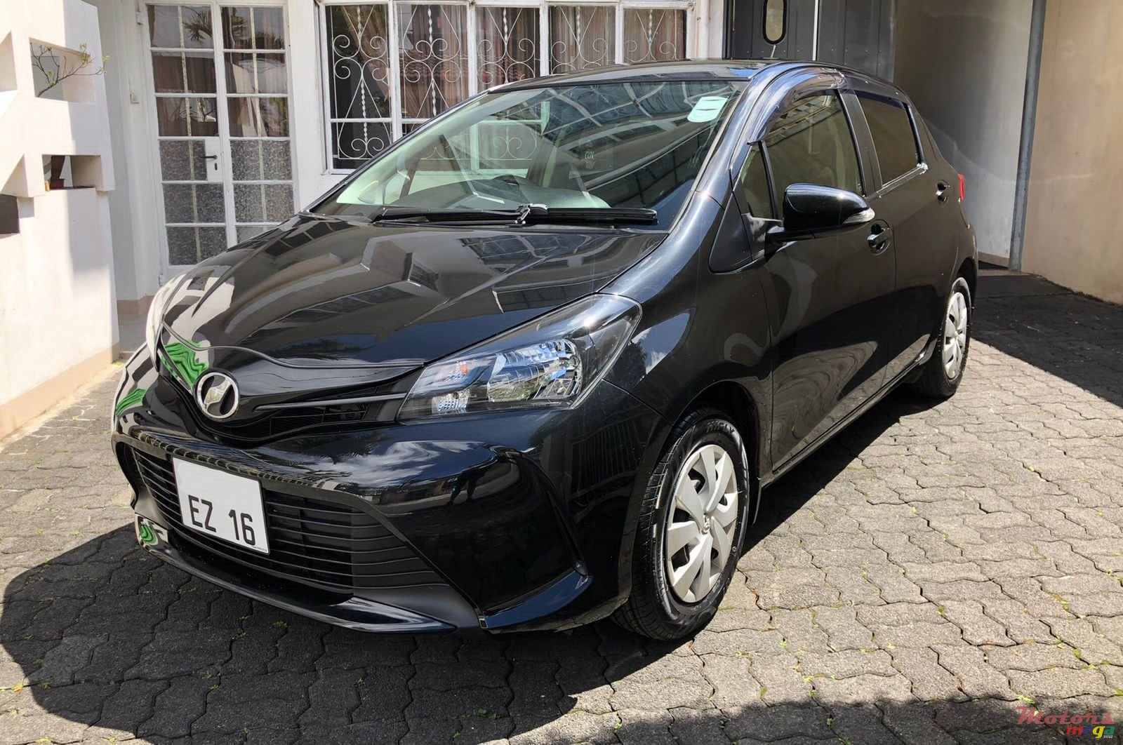 2016' Toyota Vitz photo #2