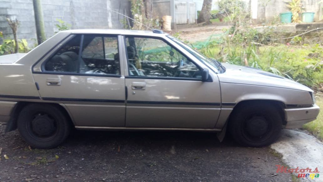 1990' Proton Saga photo #2