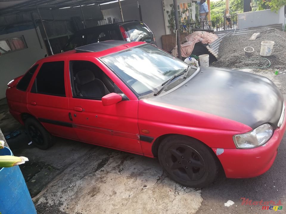1998' Ford Escort photo #1