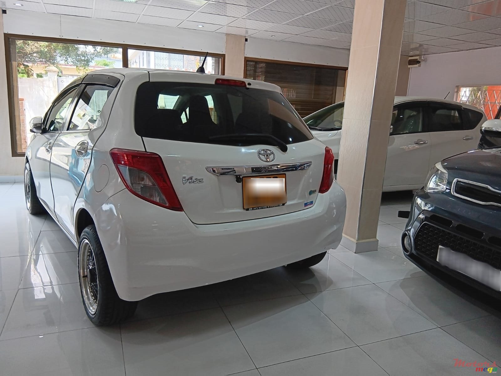 2012' Toyota Vitz photo #4