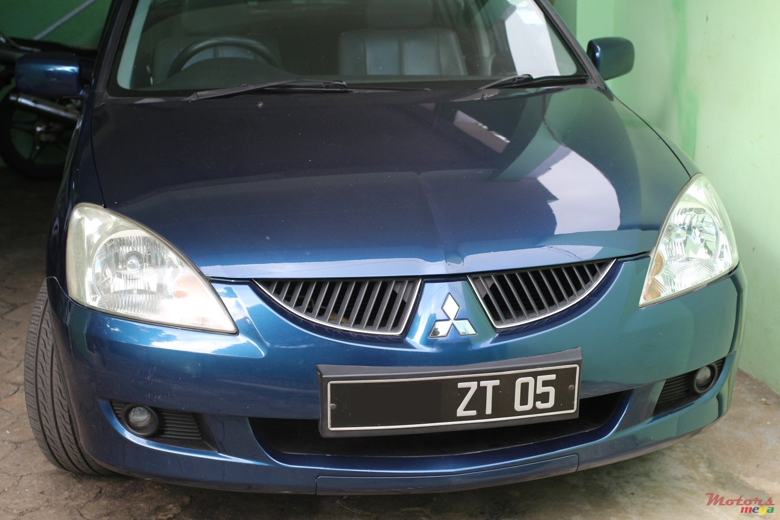 2005' Mitsubishi Lancer GLX photo #1