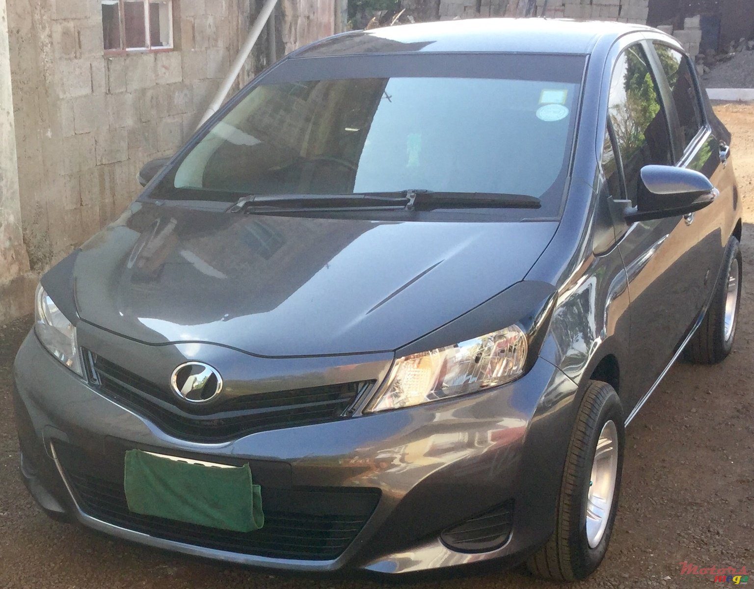 2012' Toyota Vitz photo #1