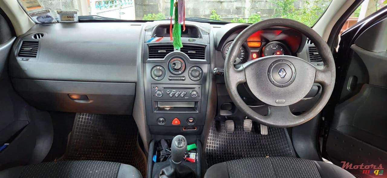 2005' Renault Megane photo #3